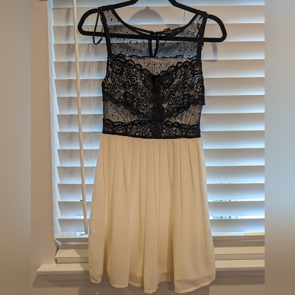 Vintage Lacey Dress - Picture 1 of 8